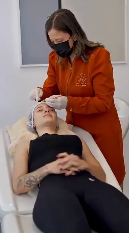 Cuidado facial no Instituto Connection